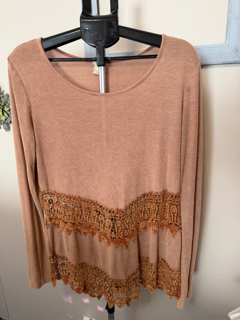 Gimmicks by BKE Boho Crochet Lace Inset Long Sleeve Tunic Top